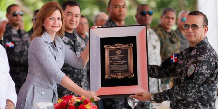 La vicepresidenta asume funciones y agenda de Gobierno