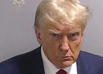 Trump se entrega en cárcel Georgia para ser fichado