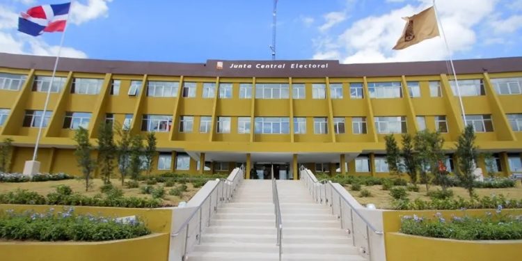 JCE emite resolución sobre fusiones, alianzas y coaliciones