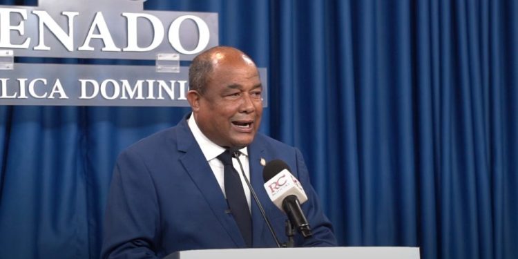 Senador de Montecristi renunciará a su inmunidad tras supuesta estafa visas para Parada Dominicana de El Bronx
