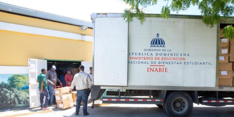 Más del 50% de los estudiantes ha recibido kit de útiles escolares, según las autoridades