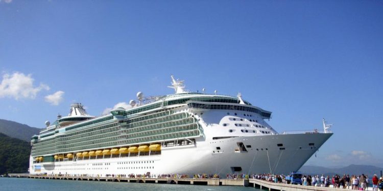 Crucero dejó un enfermo de malaria que sigue interno