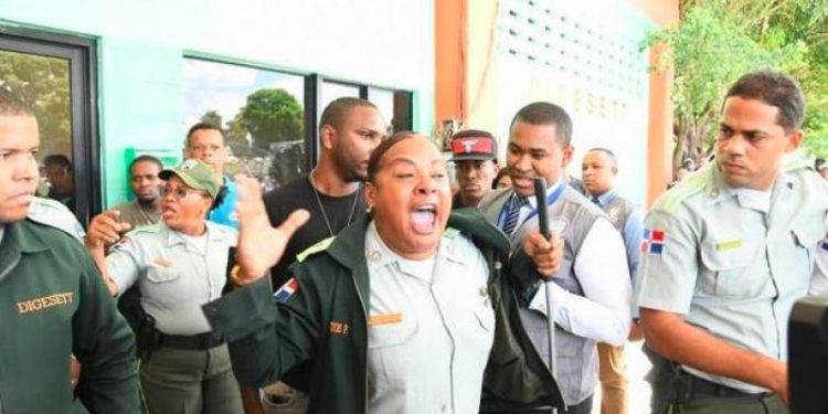 Ordenan apertura a juicio contra coronela por agresión a defensor del pueblo en Canódromo