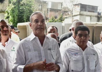 Abinader al preguntarle sobre alianzas: “Que la democracia siga su curso”