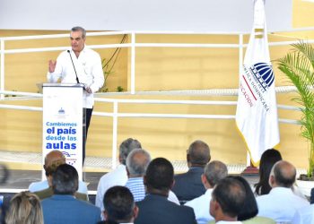 Abinader anuncia transporte escolar que abarcará el Gran Santo Domingo y 70 politécnicos