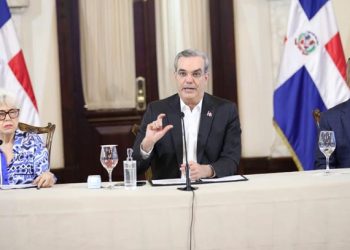 Abinader prohíbe uso del erario en campaña política