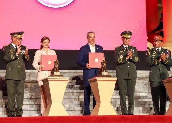 Presidente Abinader y vicepresidenta encabezan acto 76 aniversario del 1.er Regimiento Dominicano Guardia Presidencial