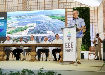 Presidente Abinader inaugura Parque Solar en Esperanza