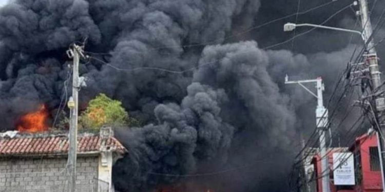 Se registra explosión en San Cristóbal; reportan heridos