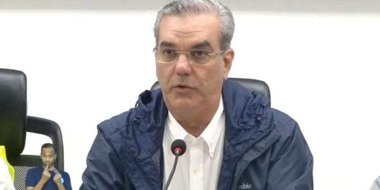 Presidente Abinader afirma a partir de mañana deben reestablecerse las escuelas y actividades comerciales