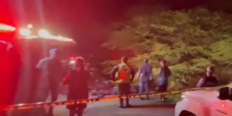 Al menos 13 muertos al caer vehículo en canal en Esperanza, Valverde