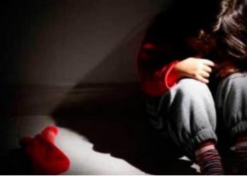 Acusan a mujer de vender su hija de ocho años para que abusen sexualmente de ella en San Cristóbal