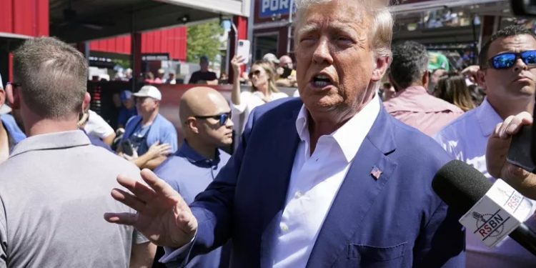 Trump se entrega este jueves en una cárcel de Georgia: le tomarán las huellas y una foto policial