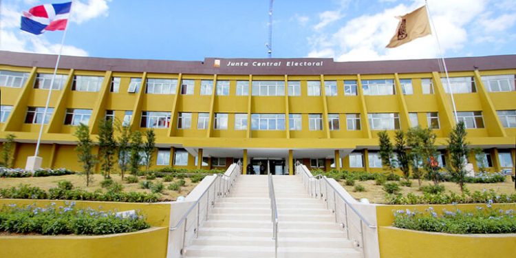 JCE insta a funcionarios a observar los límites de la Ley Electoral