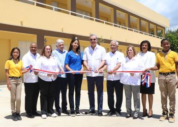 Presidente Abinader inaugura tres obras y deja iniciados trabajos Circunvalación de Navarrete en Santiago