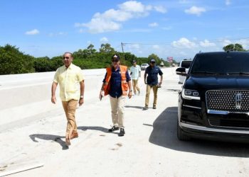 Deligne Ascención destaca avance de obras se construyen en La Vega y Santiago