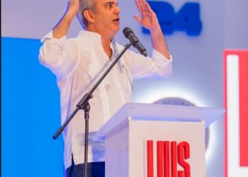 Luis Abinader: Si Juan Bosch, estuviera vivo, estuviera del lado de la transparencia y no de la oscuridad