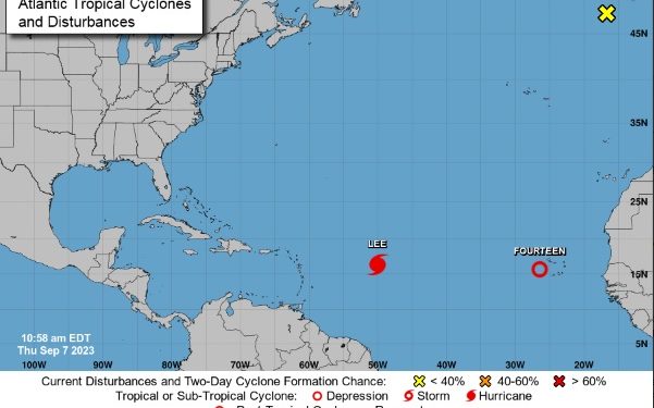 Huracán Lee sube a categoría 2 en su avance a las Antillas Menores y se forma depresión 14