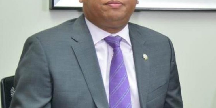 Senador Yván Lorenzo se recupera tras sufrir accidente