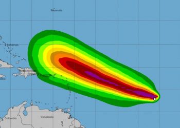 Huracán Lee baja a categoría 4, pero sigue siendo poderoso