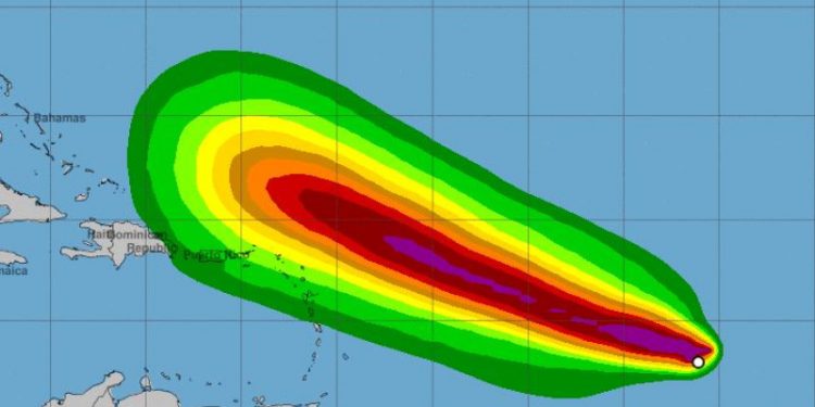Huracán Lee baja a categoría 4, pero sigue siendo poderoso