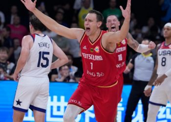Alemania tumba a Estados Unidos y peleará con Serbia por el título en la Mundial de baloncesto