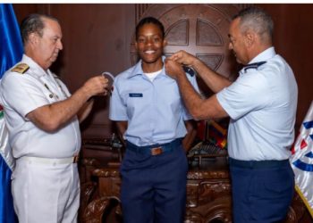 Marileidy Paulino es condecorada y ascendida a Segundo Teniente de la Fuerza Aérea