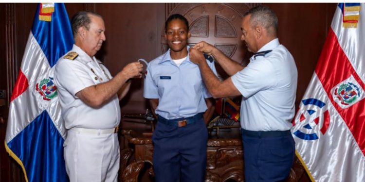 Marileidy Paulino es condecorada y ascendida a Segundo Teniente de la Fuerza Aérea