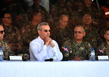 Abinader ordena denegar entrada a 9 haitianos “provocadores” que trabajan en construcción de canal