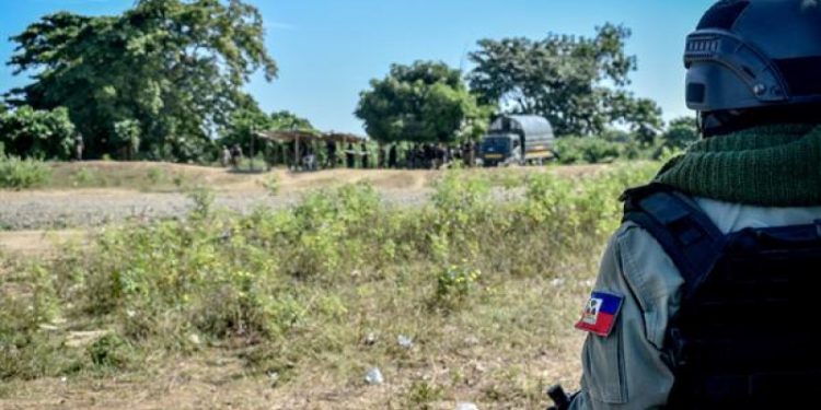 El Gobierno haitiano afirma que debe construirse el polémico canal en el río fronterizo