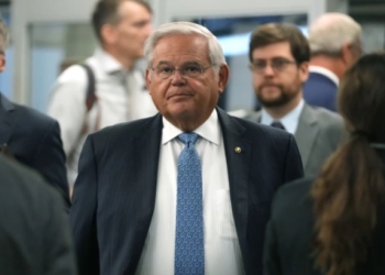 Bob Menéndez, senador de New Jersey, y su esposa son acusados de soborno