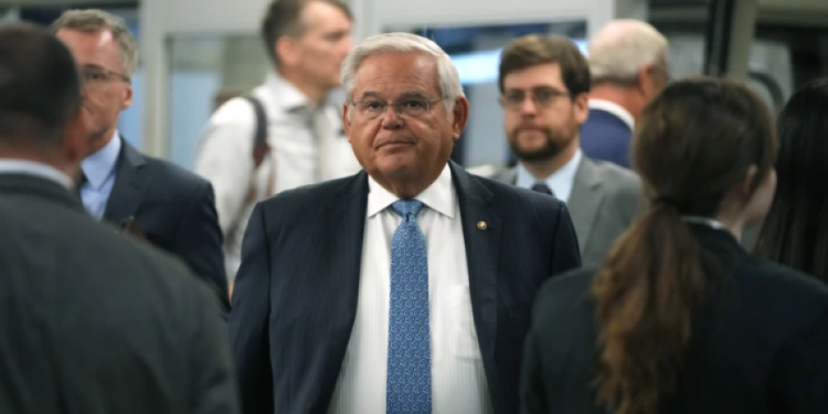 Bob Menéndez, senador de New Jersey, y su esposa son acusados de soborno