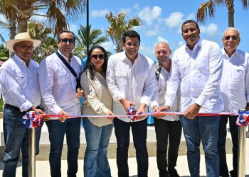 David Collado encabeza inauguración de un sendero peatonal en Cabrera