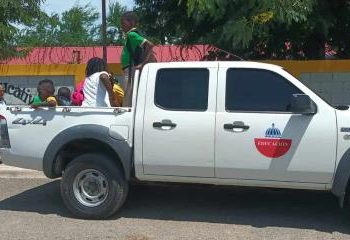 Evacuan estudiantes haitianos de escuela en Dajabón por amenazas de represalias tras cuádruple crimen