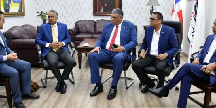 Gobierno elabora plan para tecnificar cuerpos de bomberos