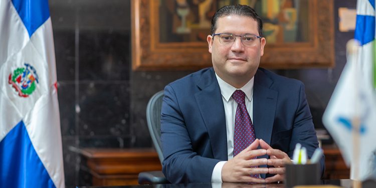 Sanz Lovatón: El Banco Mundial dice en 15 o 20 años economía RD podría ser del primer mundo