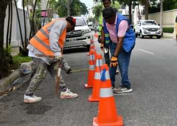 Intrant retira conos colocados de manera ilegal en calles de Santo Domingo