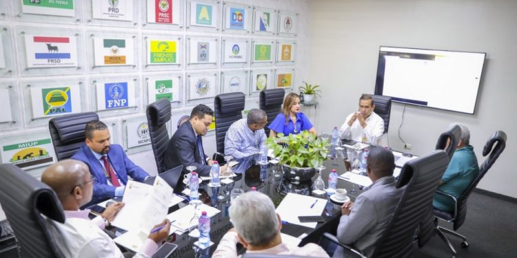 JCE socializa con miembros del PRM aspectos para el montaje de sus primarias