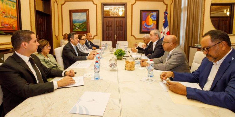 Presidente Abinader encabeza reunión del Consejo Nacional de la Magistratura