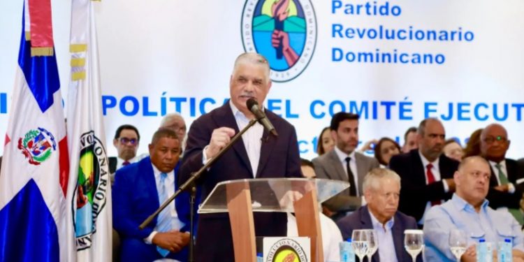 PRD elige a Miguel Vargas como candidato presidencial y convoca Convención Nacional