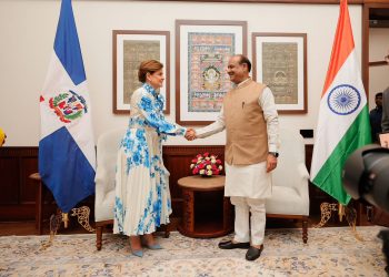 Vicepresidenta llega a la India e inicia de inmediato su agenda