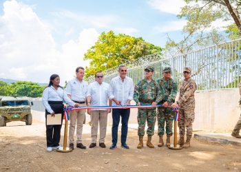 Abinader inaugura primer tramo de la verja fronteriza; garantiza seguridad pese descontrol en Haití