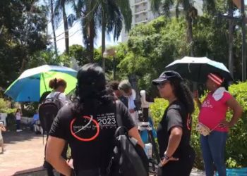 Dominicanos acuden a Plaza de la Cultura a visualizar eclipse