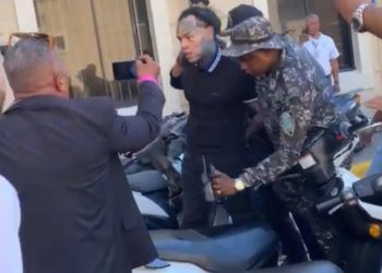 MP busca identificar encapuchados que acompañaron a Tekashi en altercado en La Vega