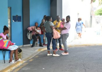 Pacientes con sospecha de dengue siguen saturando centros de salud