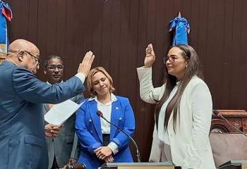 Cámara de Diputados juramenta a Estamy Colón como sustituta de Miguel Gutiérrez, preso en Miami
