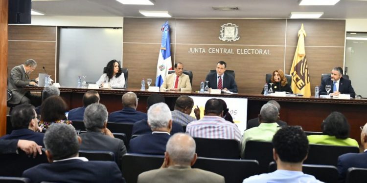 JCE trata con organizaciones políticas sobre equipos a utilizar en elecciones de 2024