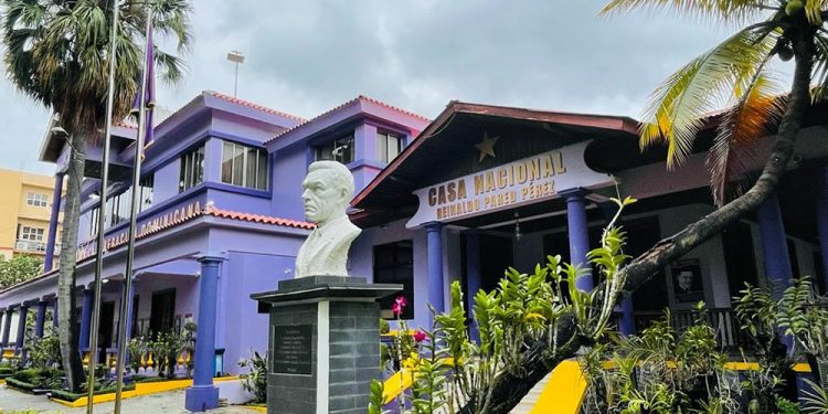 “La Debilitante Oleada de Renuncias en el PLD: Un Golpe a la Candidatura de Abel Martínez”