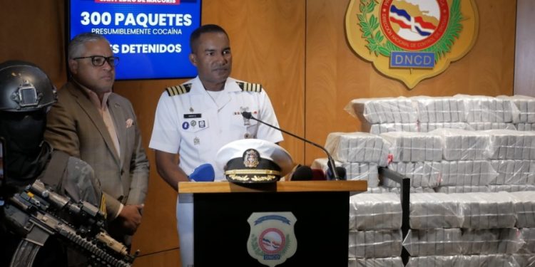 DNCD incauta lancha con 300 paquetes de cocaína en San Pedro de Macorís