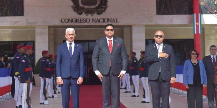 Surinam ofrece a RD oportunidad de invertir en petróleo